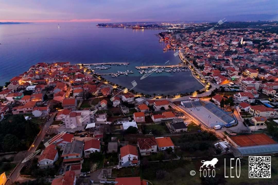 Floyd Daire Bibinje Dış mekan fotoğraf